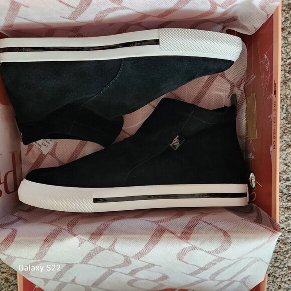 LDP "Kaila" Black leather booties/sneakers. NIB. Size 9.5. Host Pick. - Picture 8 of 12